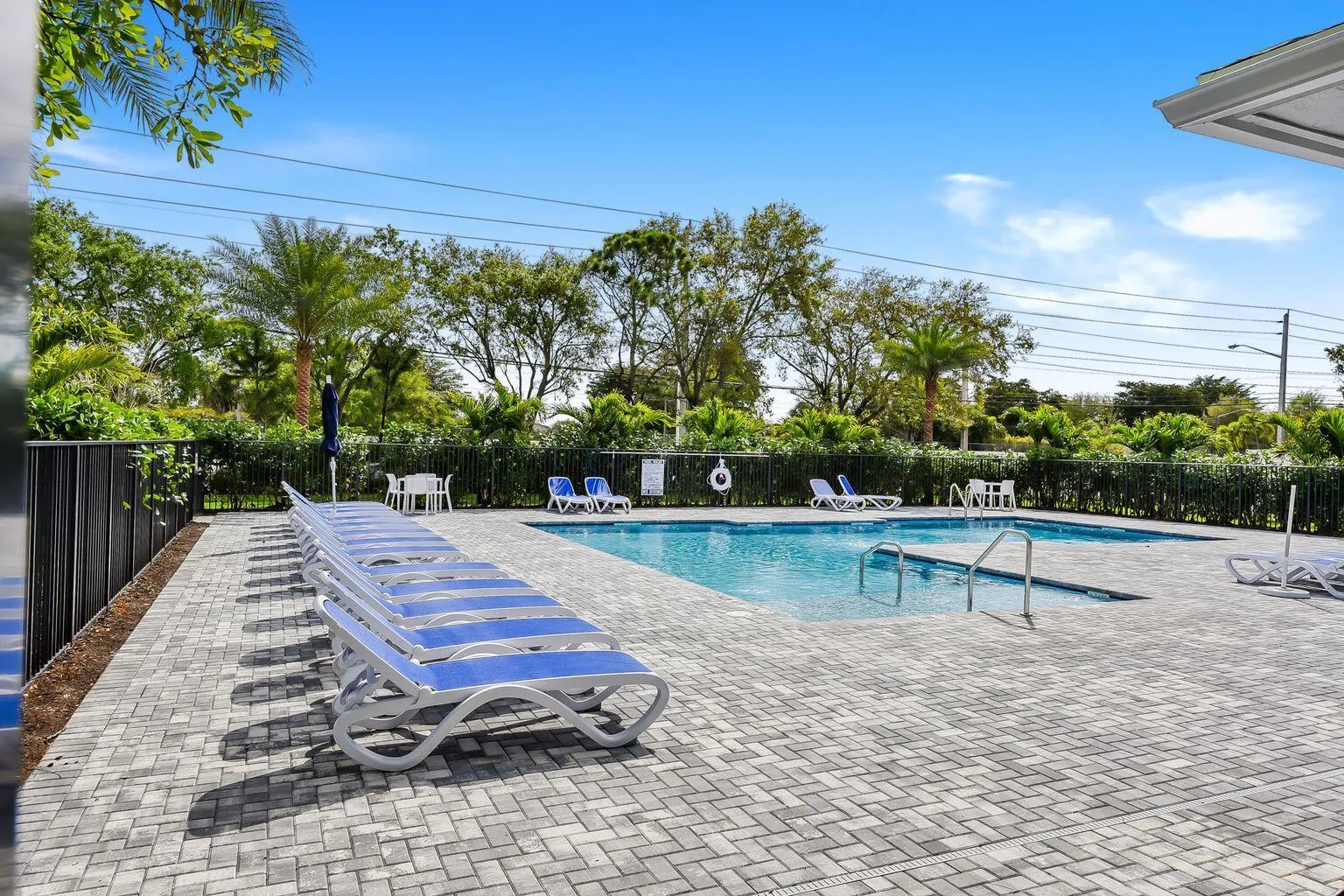 4519 Hollister Avenue