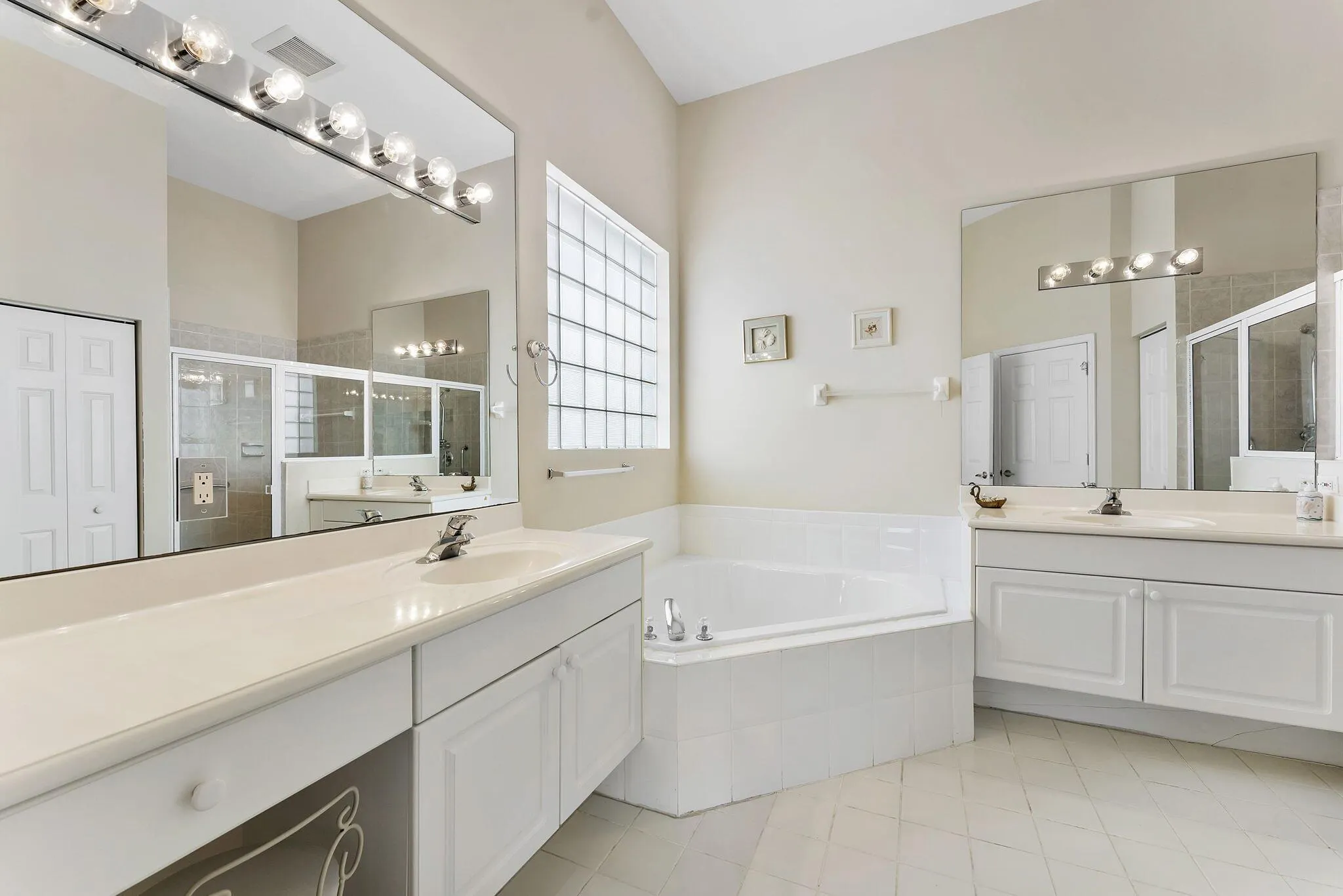 7112 Demedici Circle