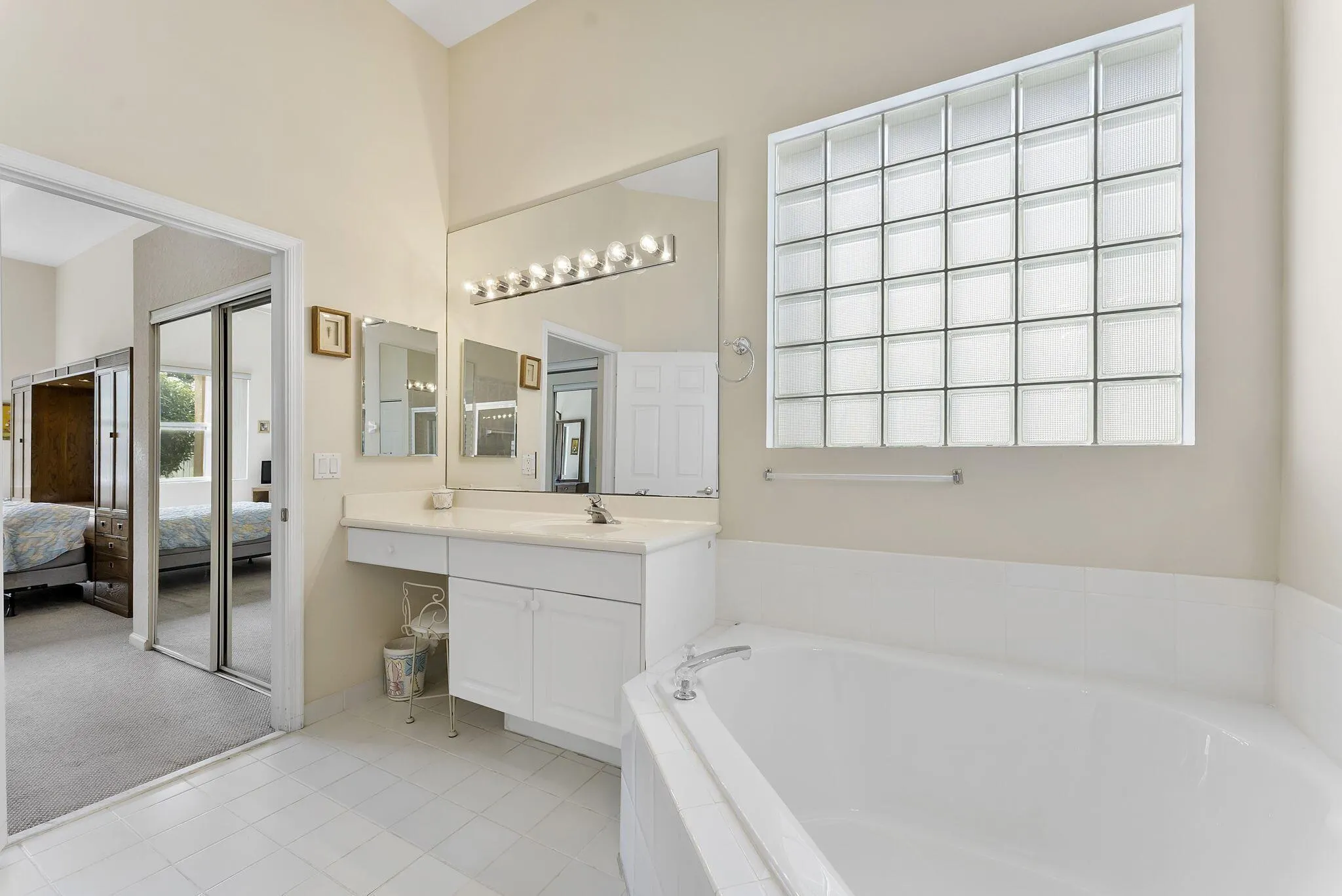 7112 Demedici Circle