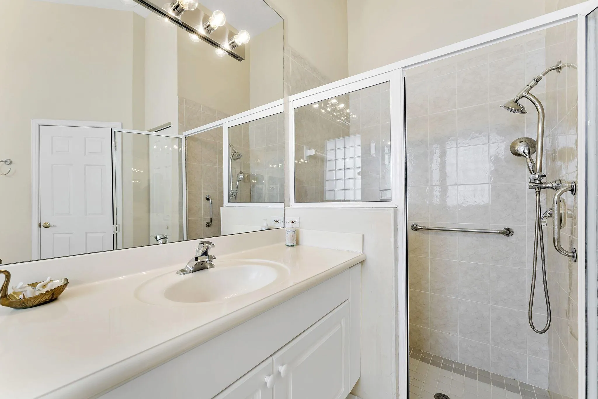 7112 Demedici Circle