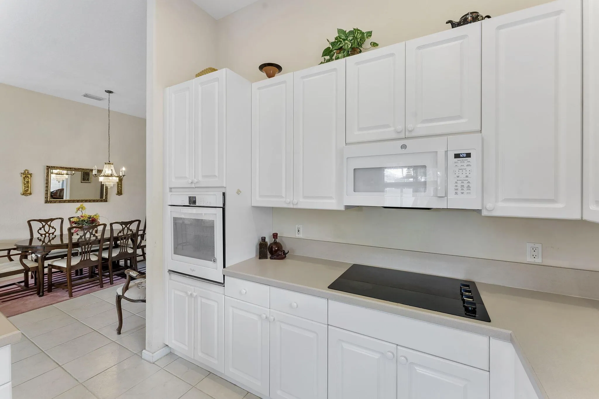 7112 Demedici Circle