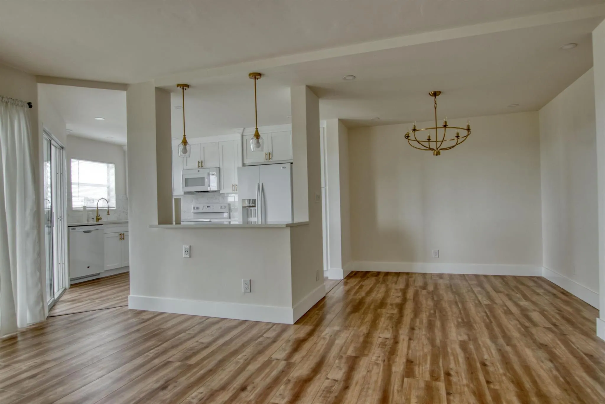 3590 Via Poinciana, #614