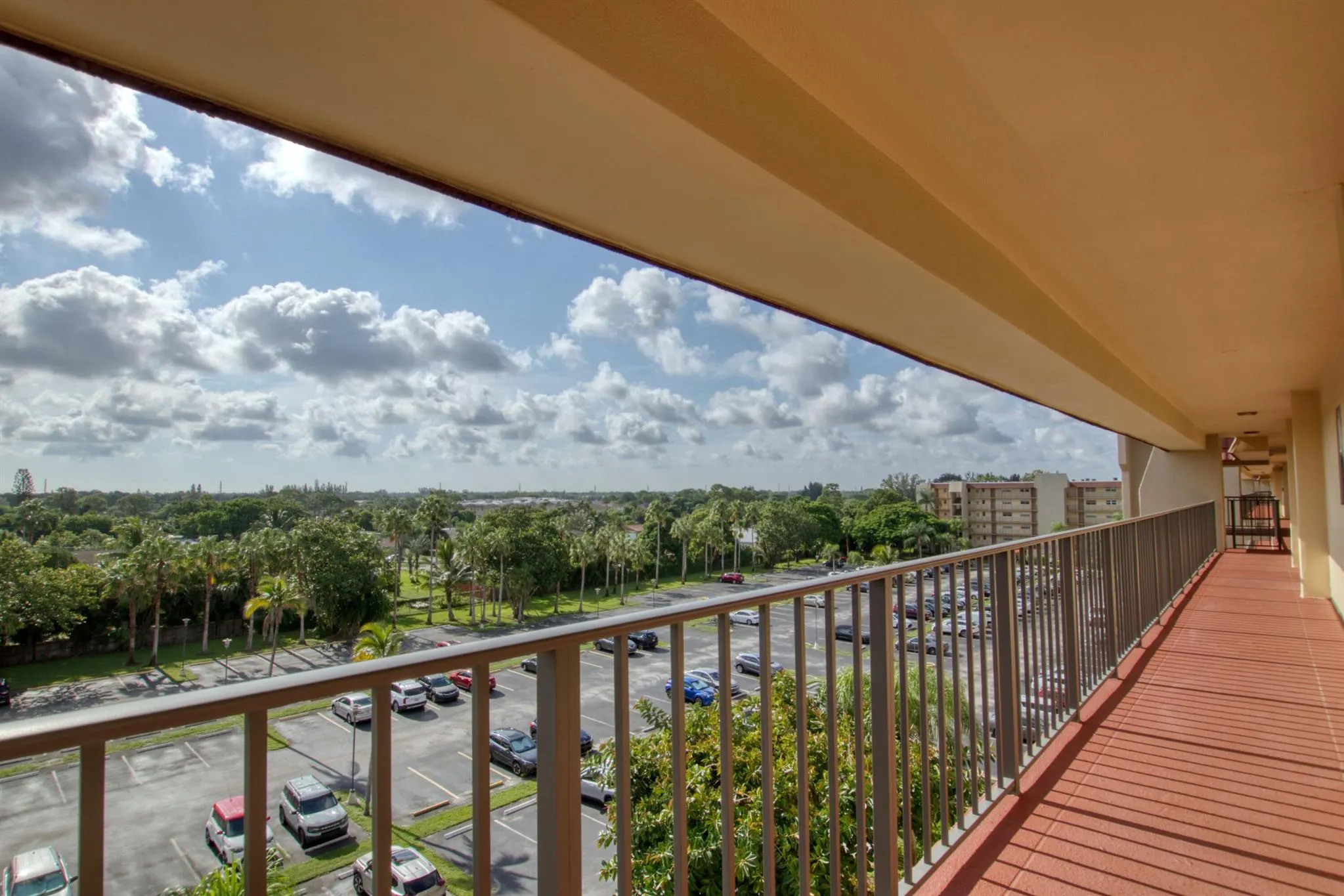3590 Via Poinciana, #614