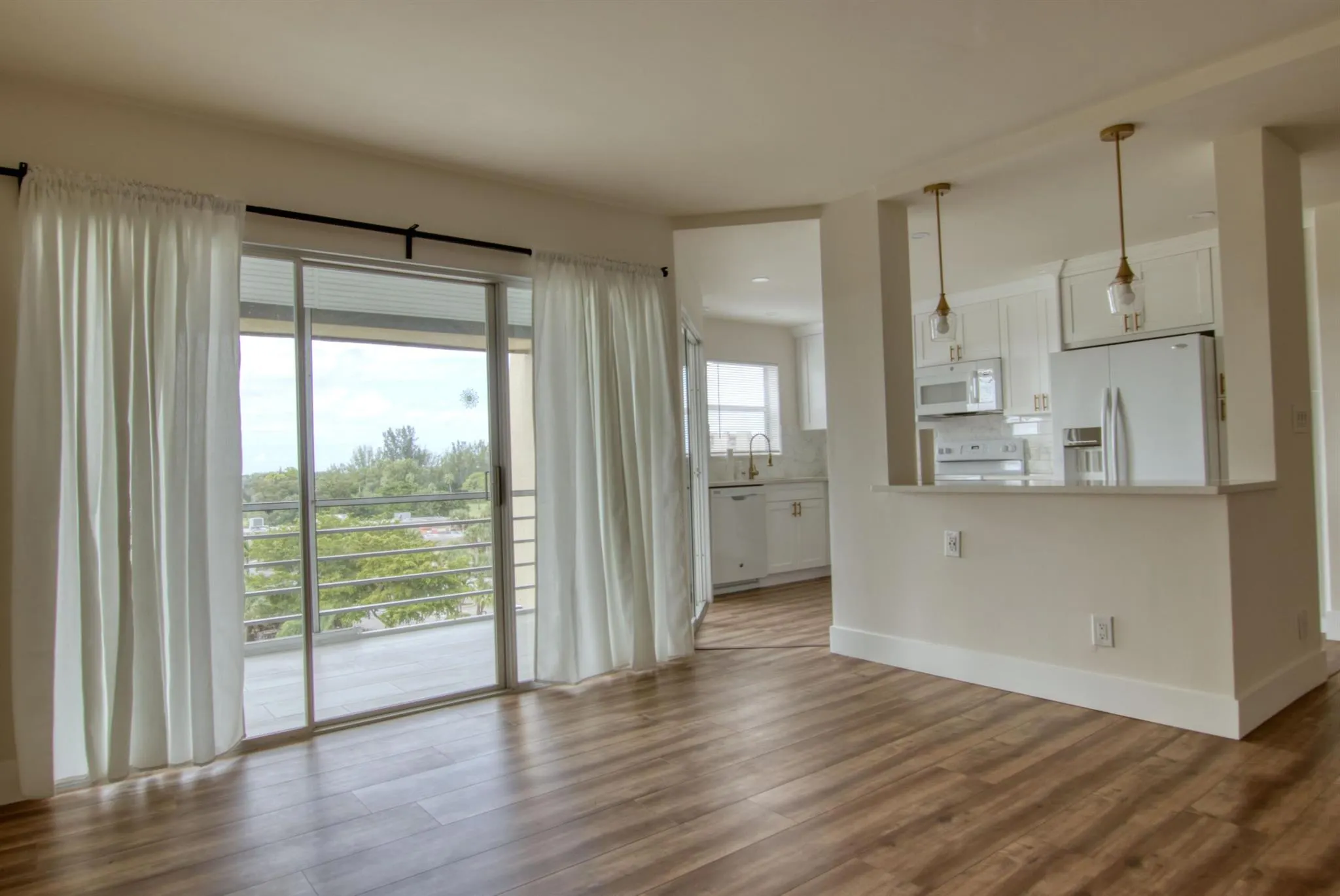 3590 Via Poinciana, #614