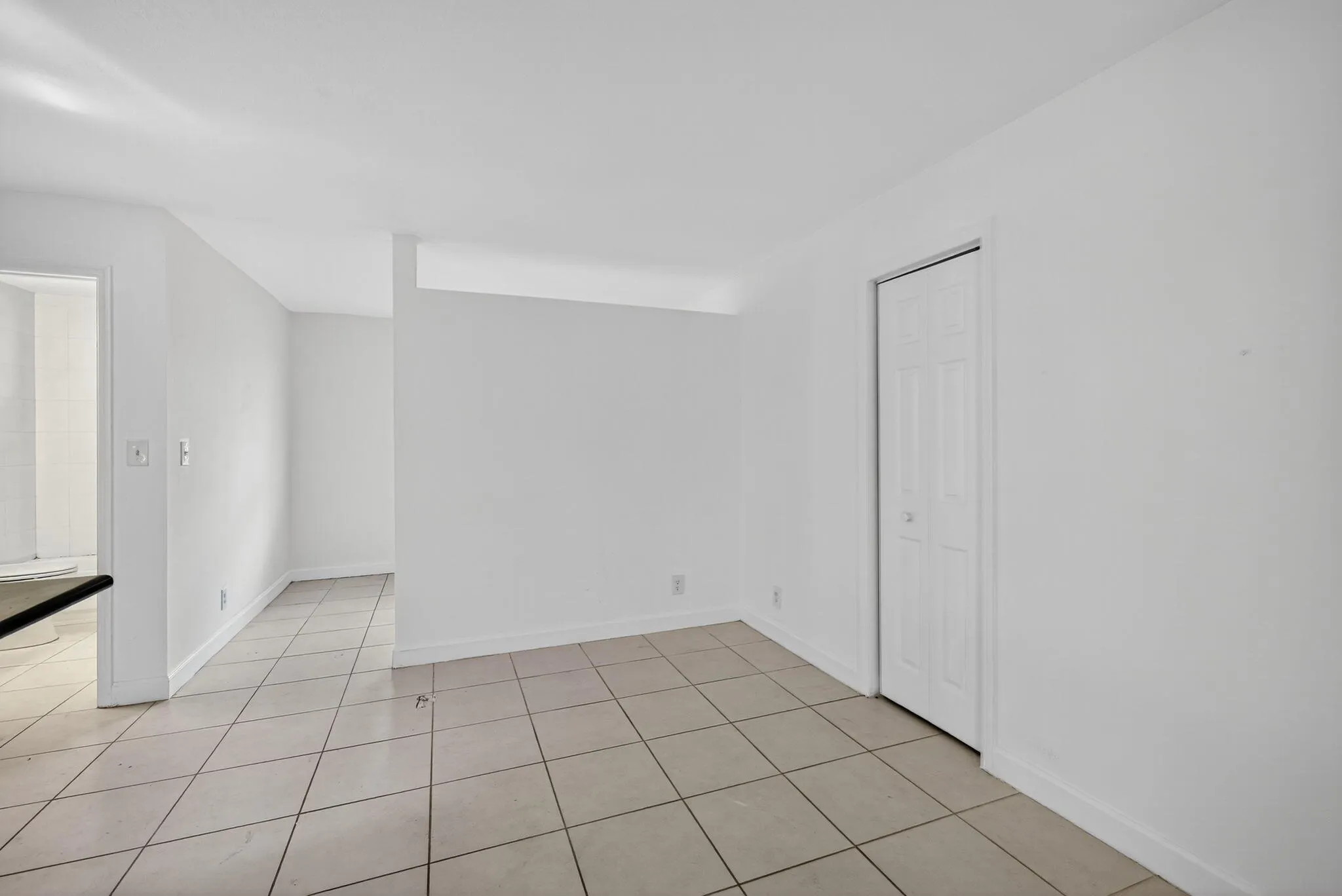 4051 N Dixie Highway, #19