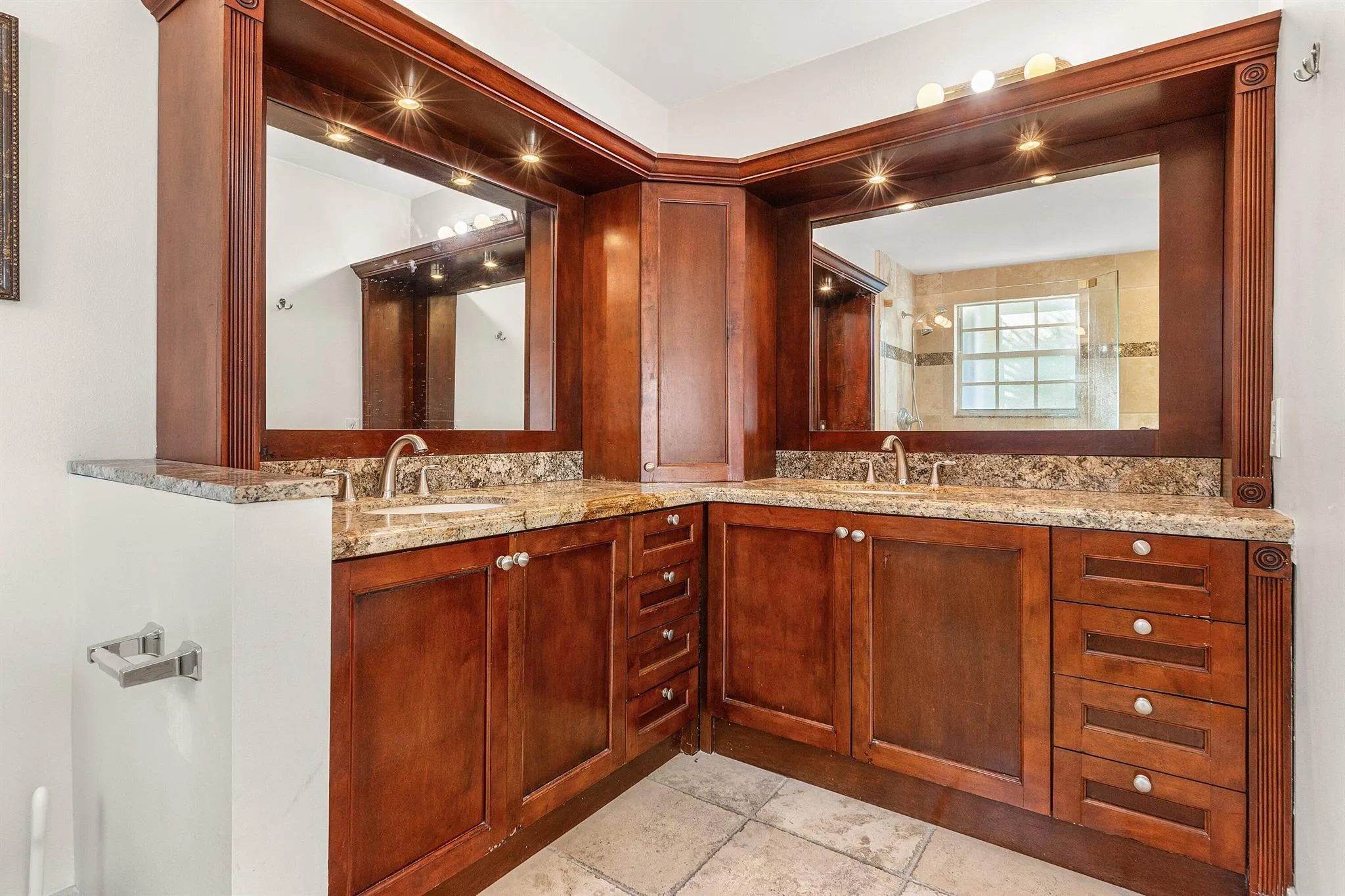 1998 NE 7th Street, #101