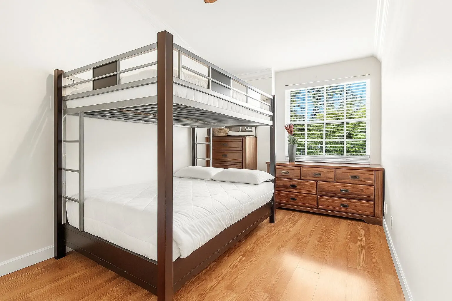 1998 NE 7th Street, #101