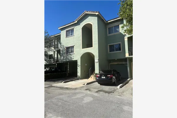 350 Crestwood Circle, #106