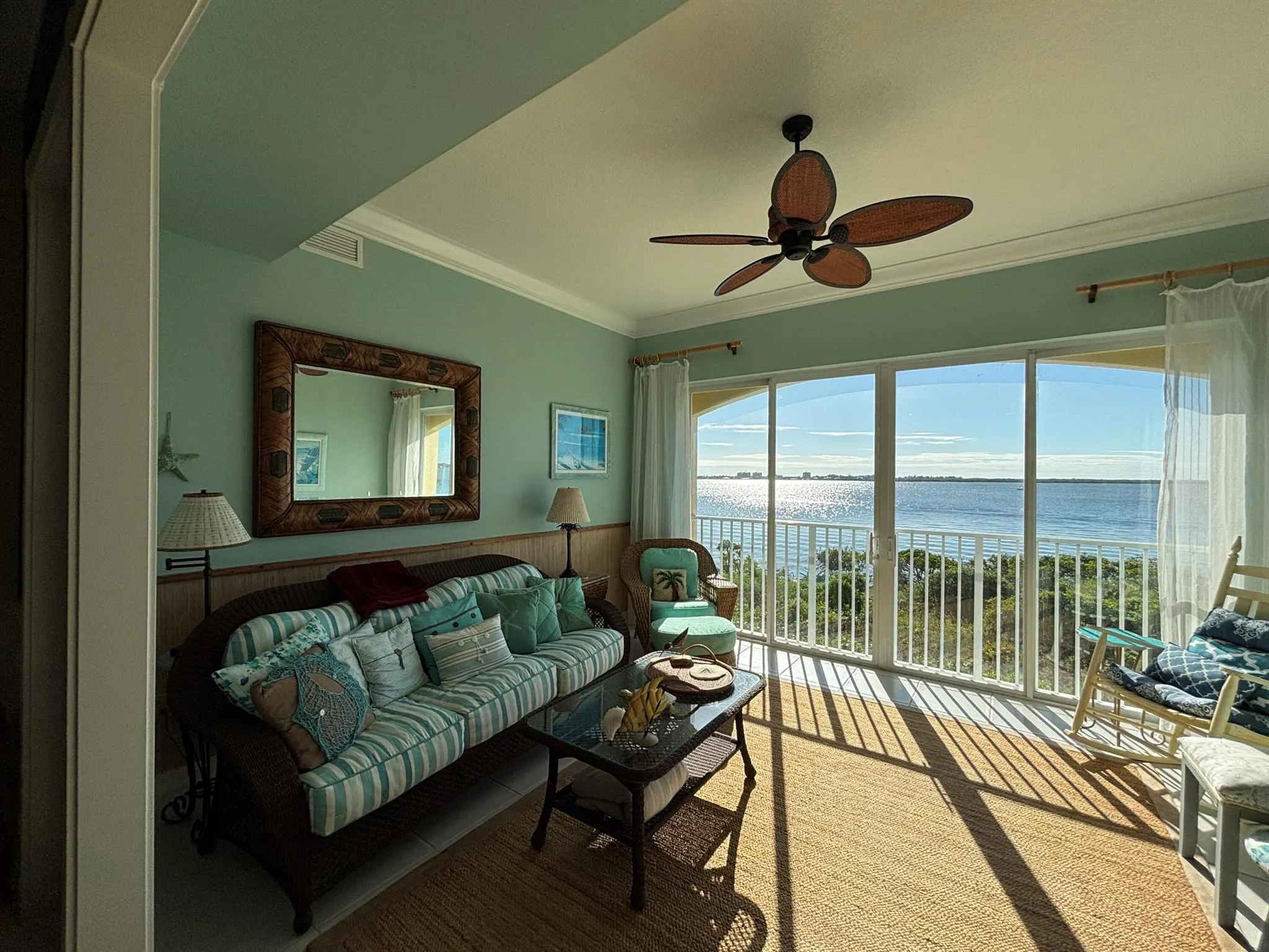 22 Harbour Isle Drive W, #201