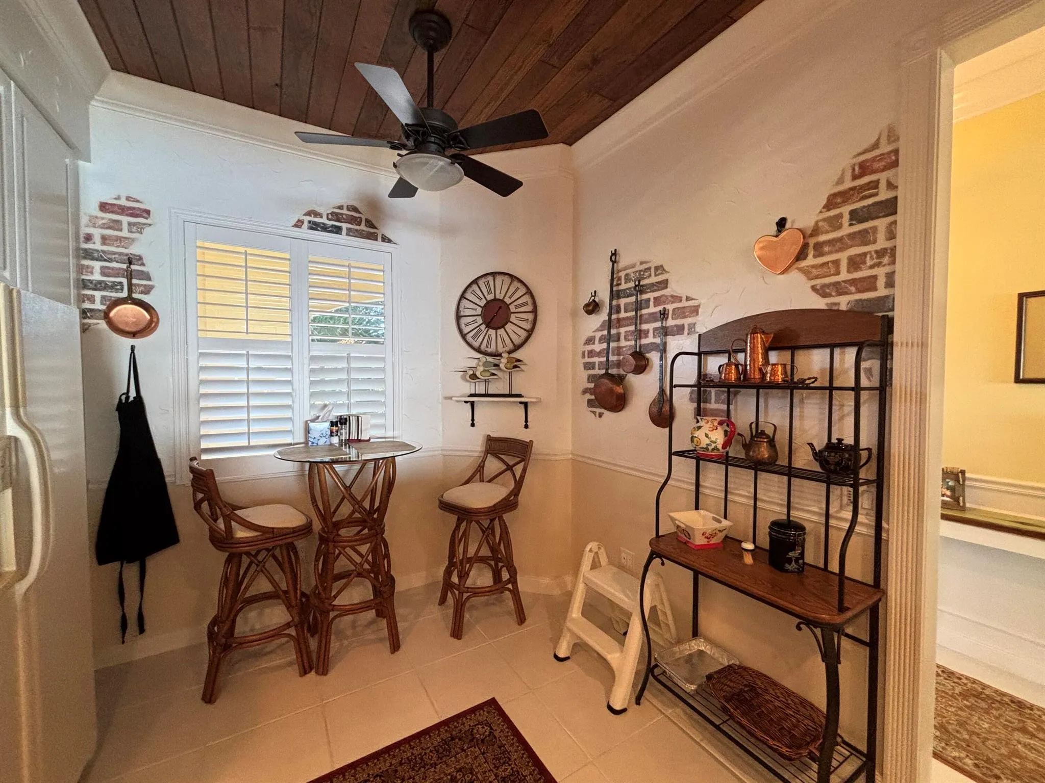 22 Harbour Isle Drive W, #201