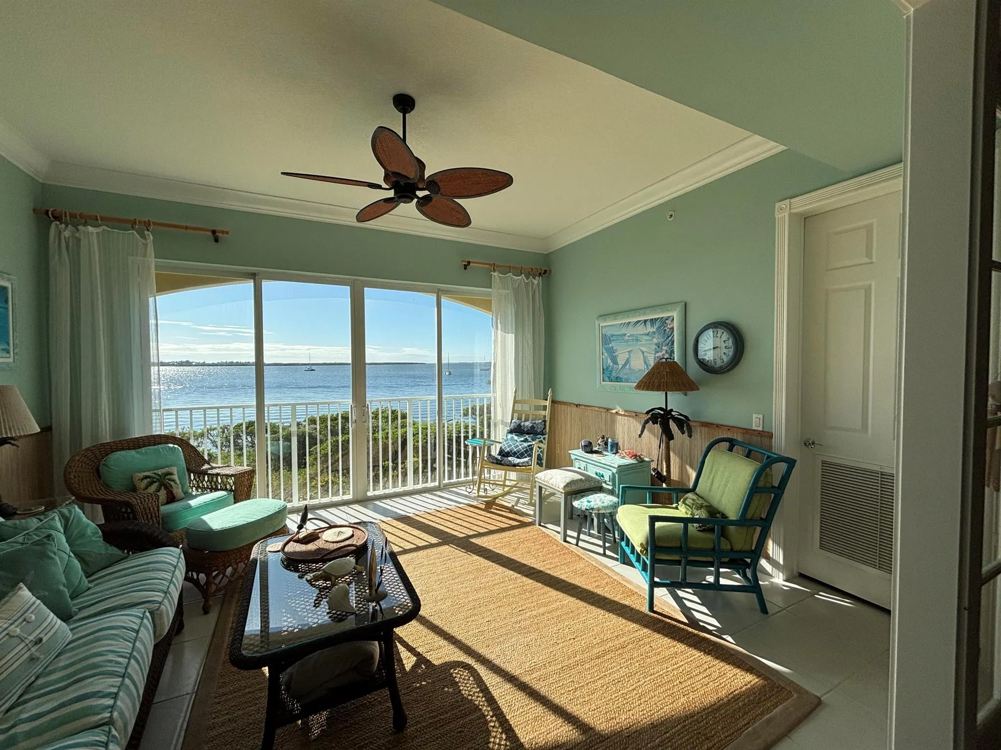 22 Harbour Isle Drive W, #201