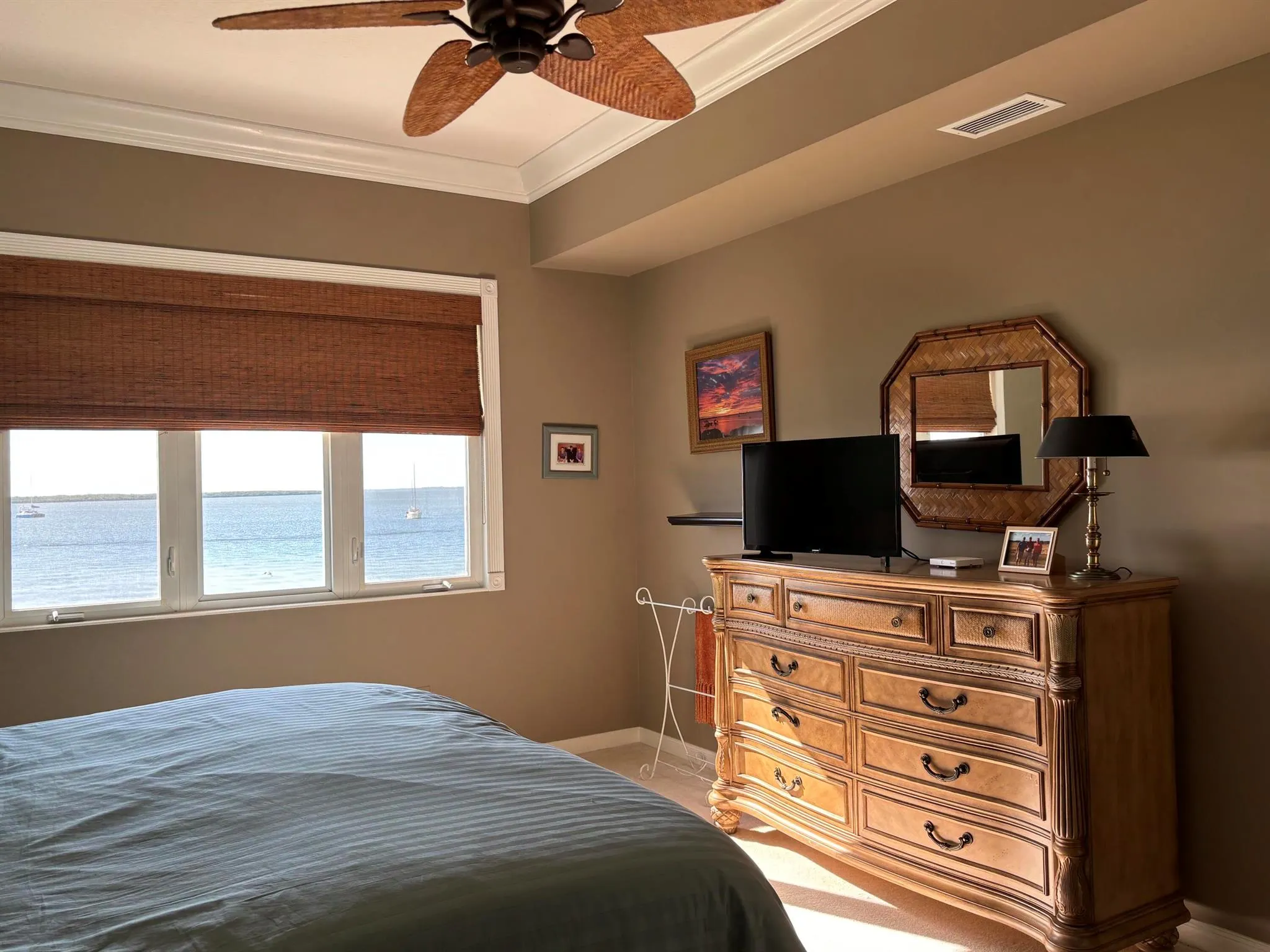 22 Harbour Isle Drive W, #201