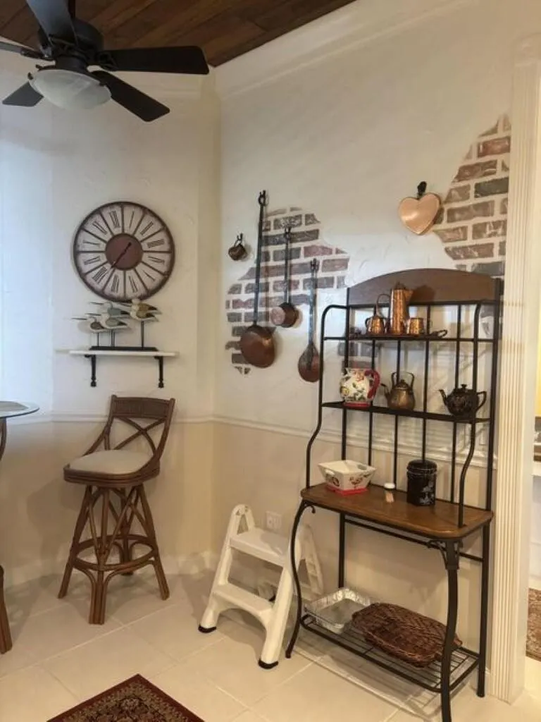 22 Harbour Isle Drive W, #201