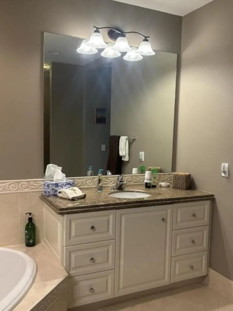 22 Harbour Isle Drive W, #201