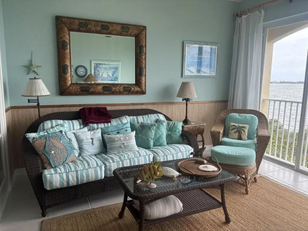 22 Harbour Isle Drive W, #201