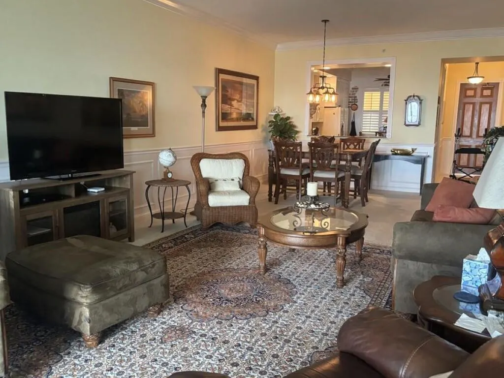 22 Harbour Isle Drive W, #201