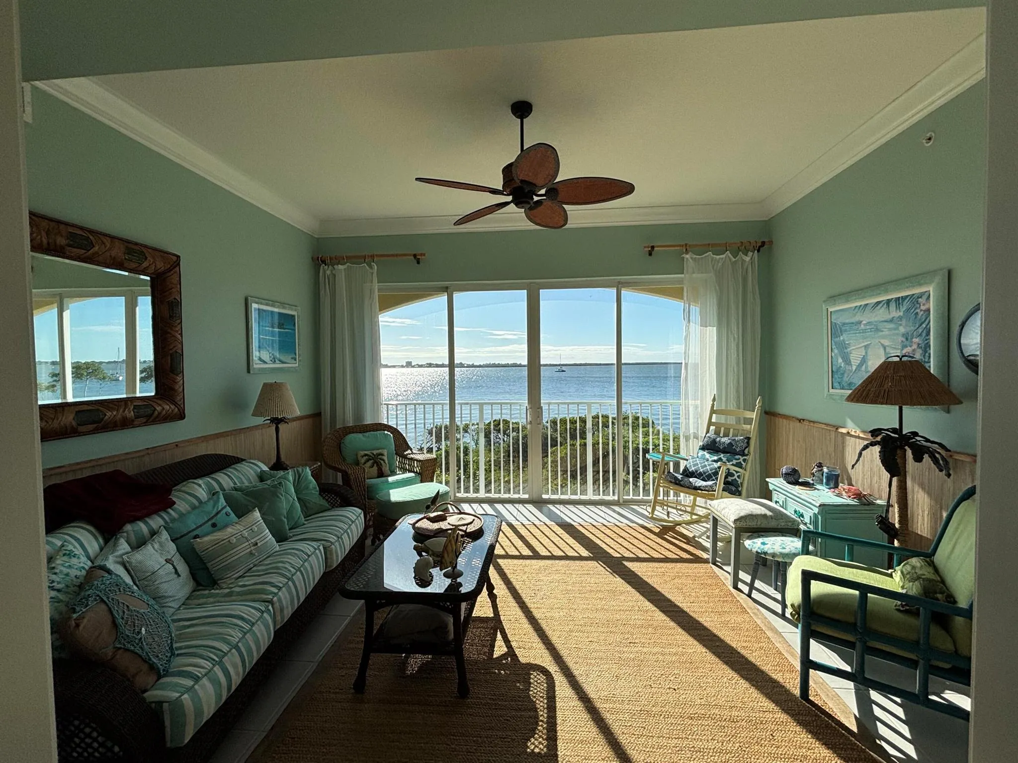 22 Harbour Isle Drive W, #201