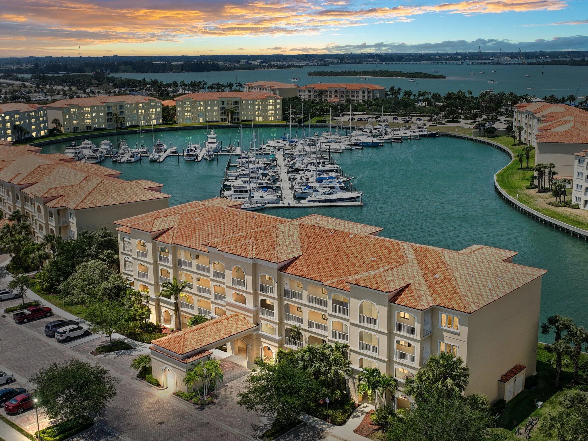 17 Harbour Isle Drive W, #Ph03