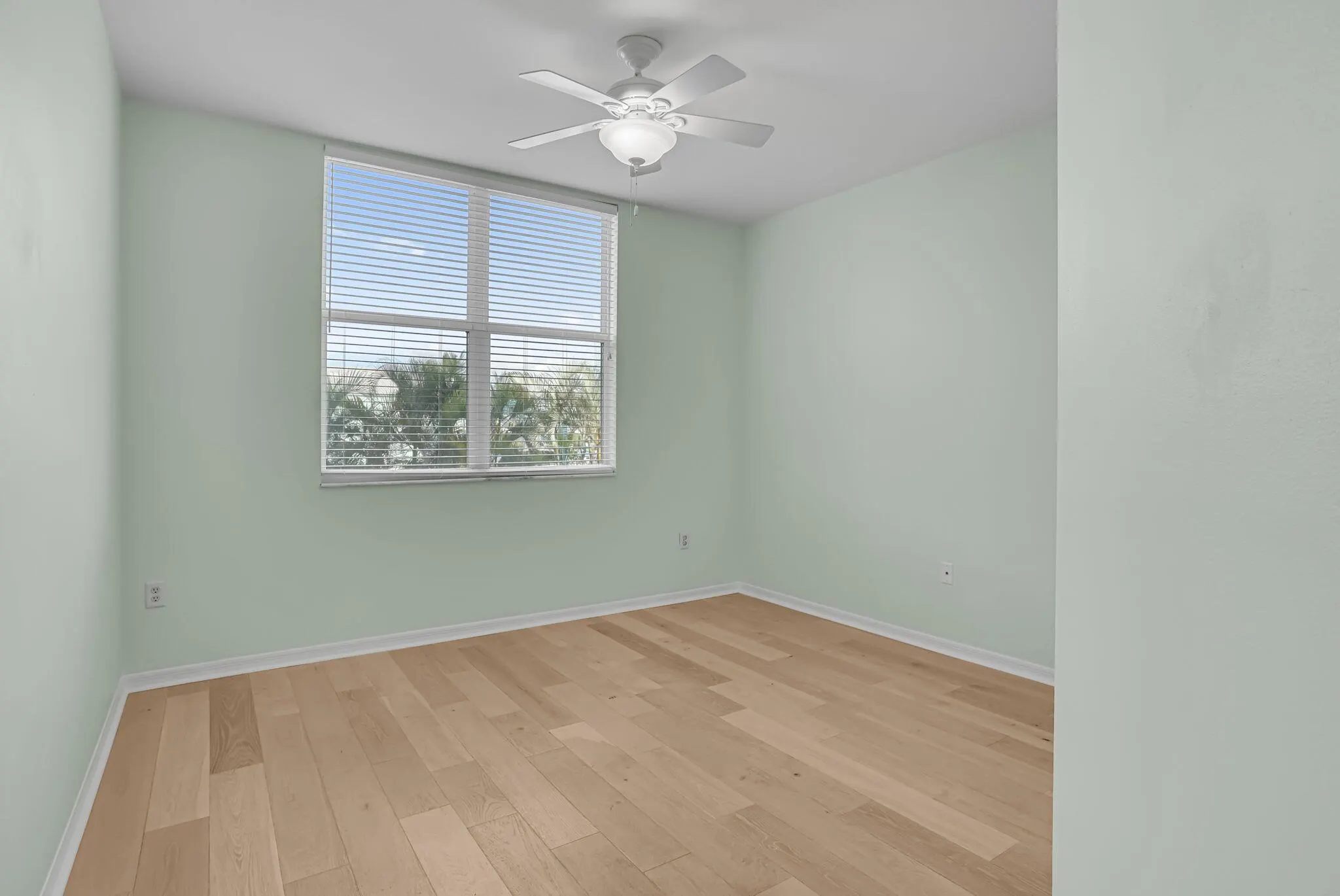 806 E Windward Way E, #201