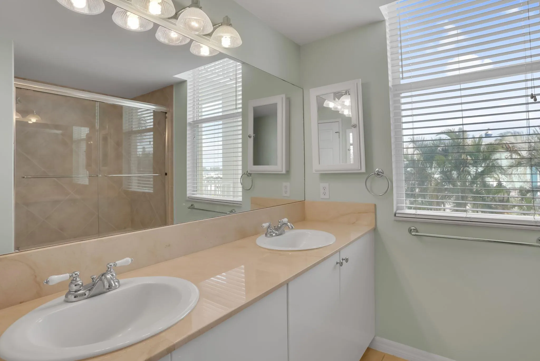 806 E Windward Way E, #201