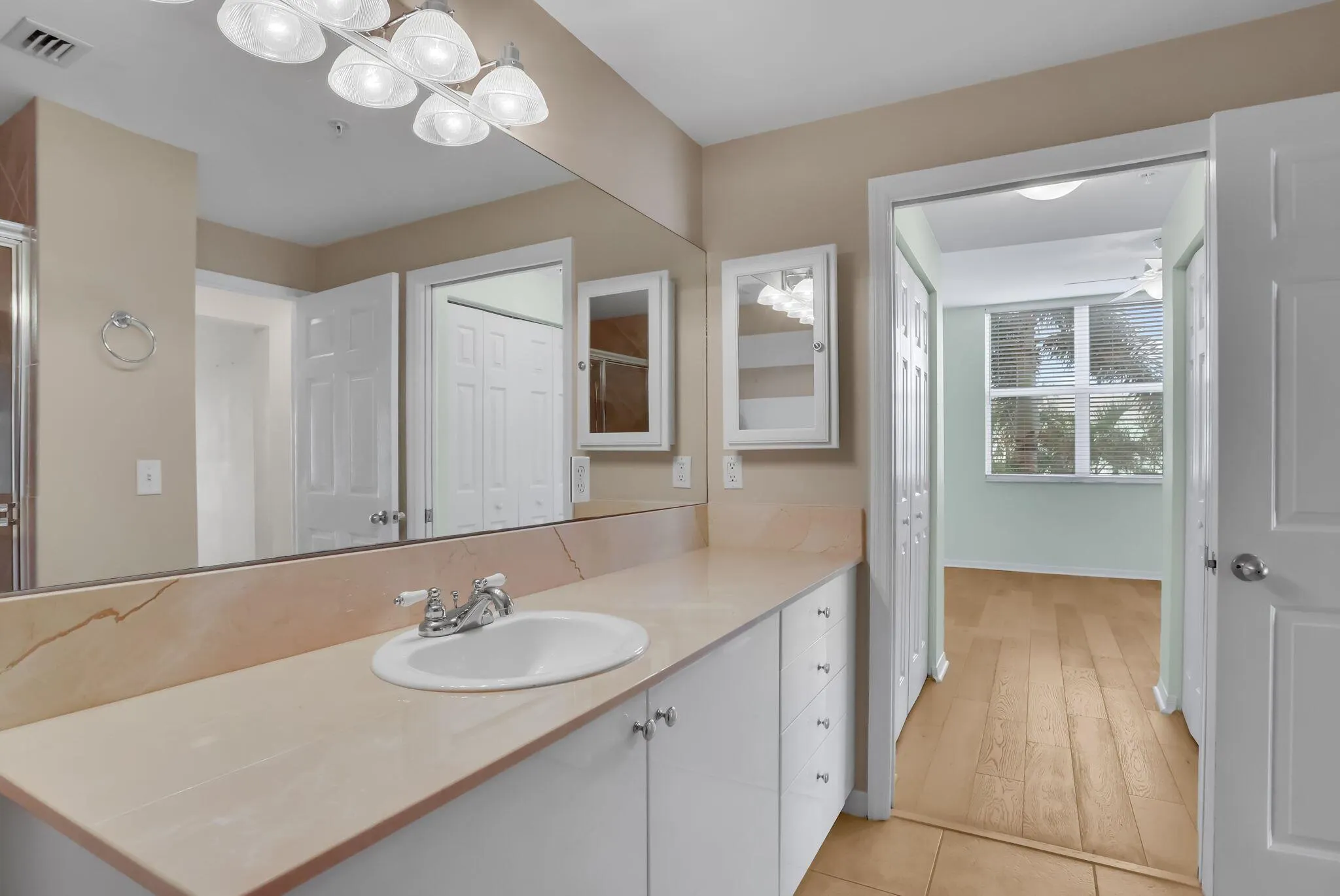 806 E Windward Way E, #201