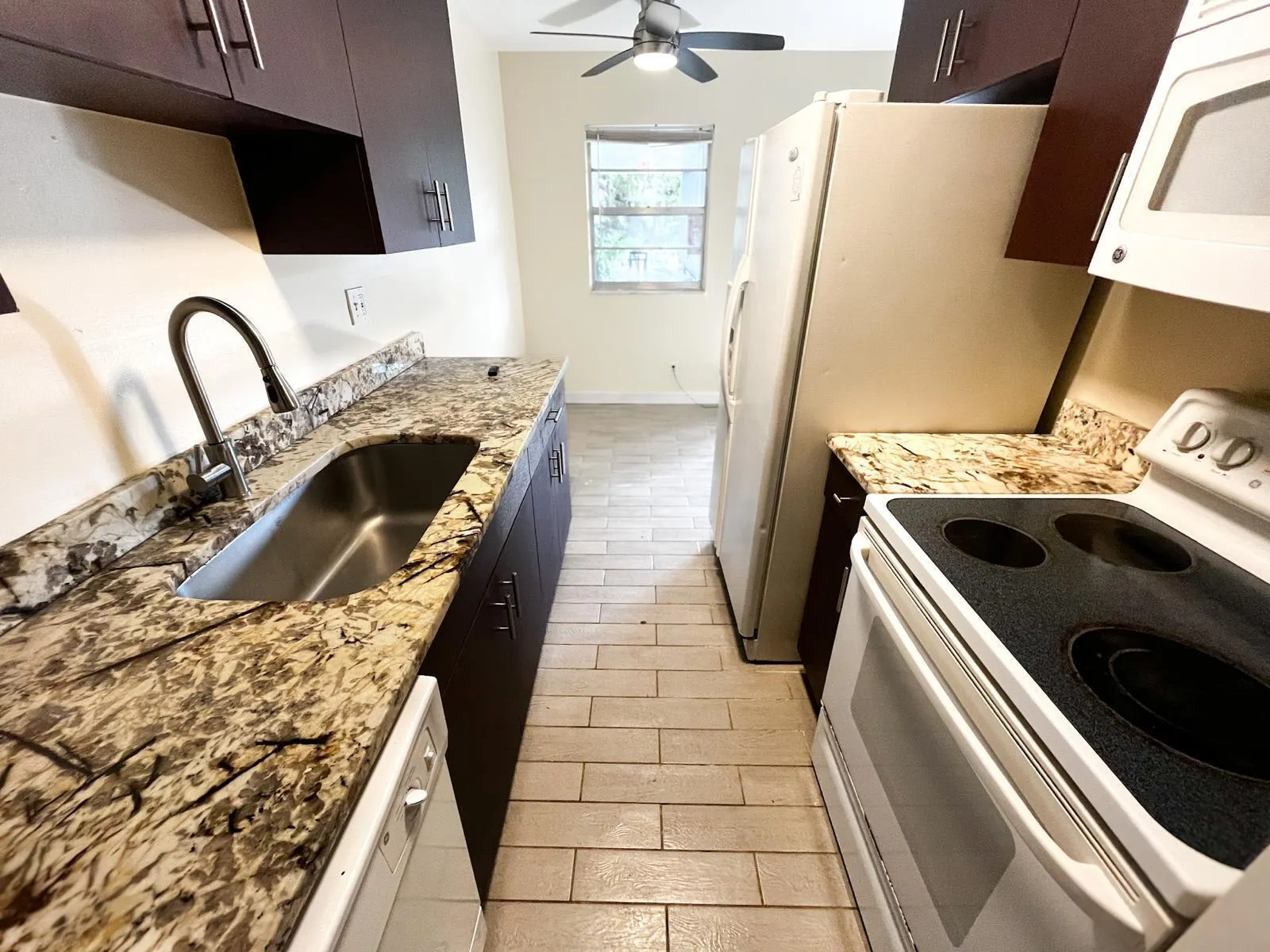 202 Lucerne Avenue, #10