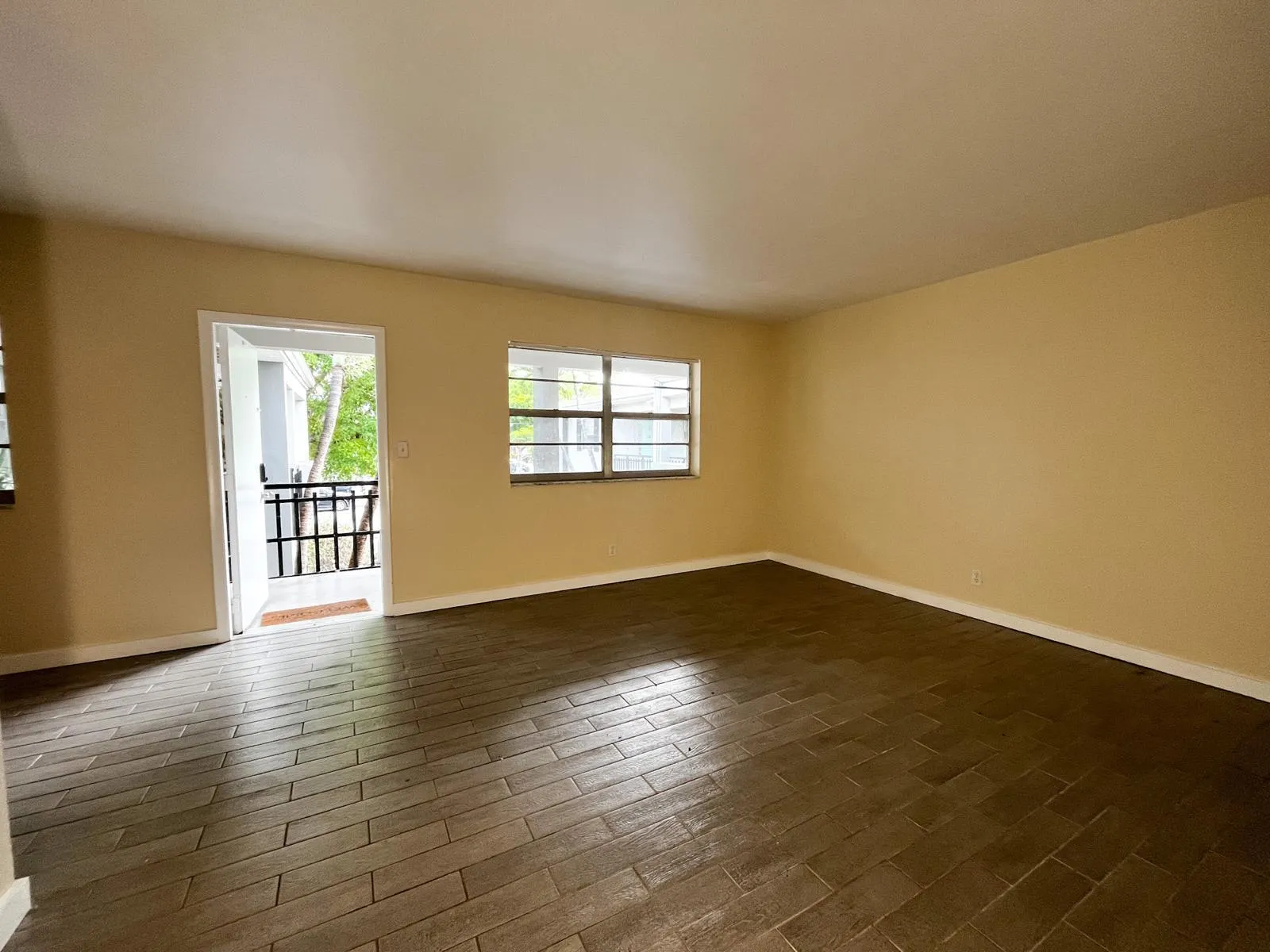 202 Lucerne Avenue, #10