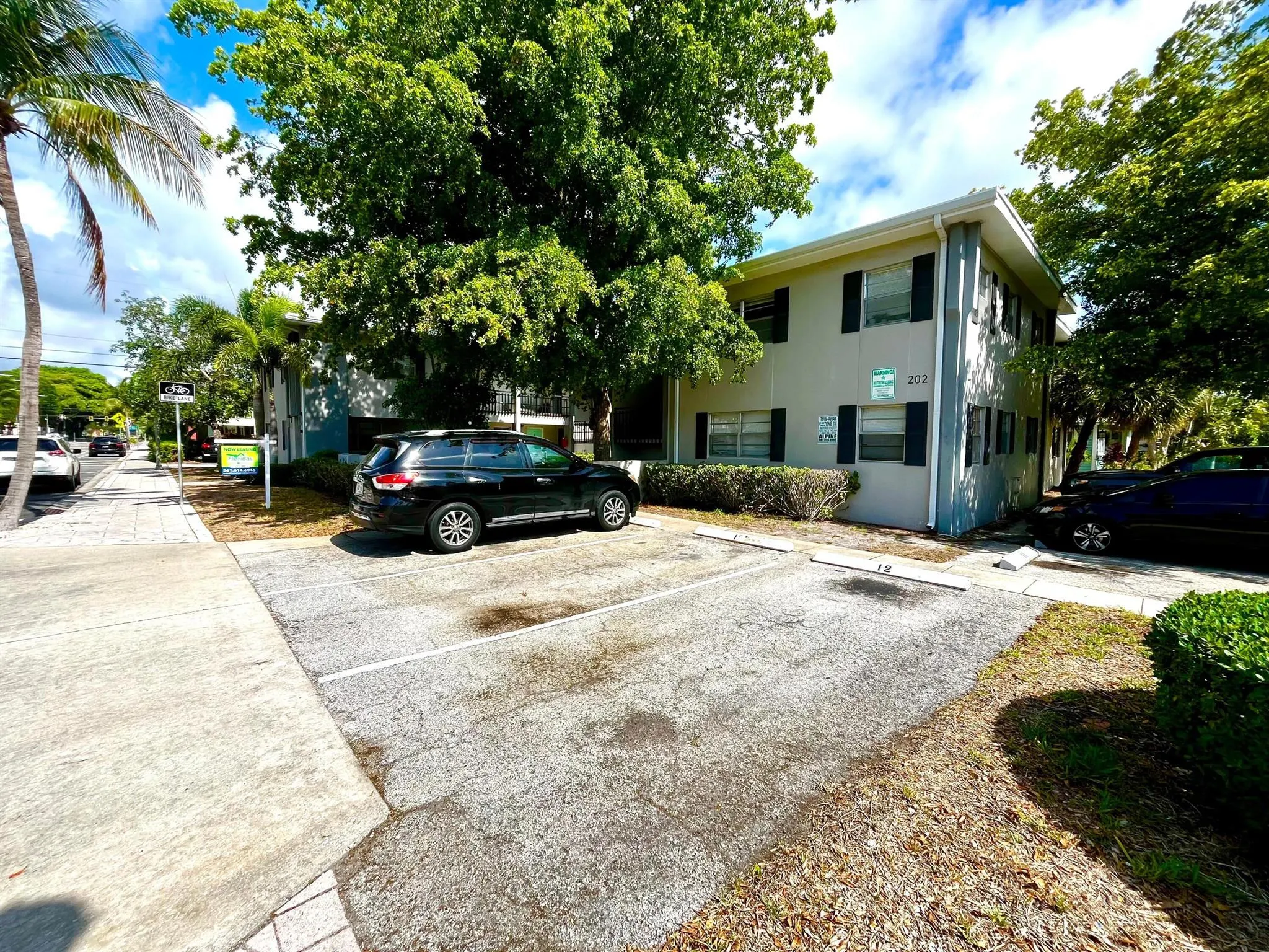 202 Lucerne Avenue, #10