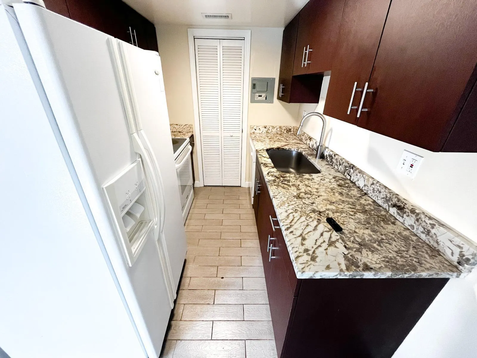 202 Lucerne Avenue, #10