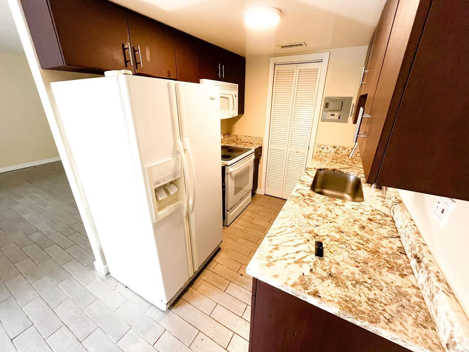 202 Lucerne Avenue, #10