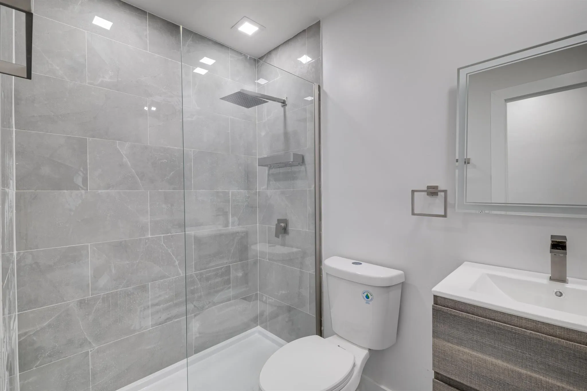 1126 NW 4th Avenue, #2