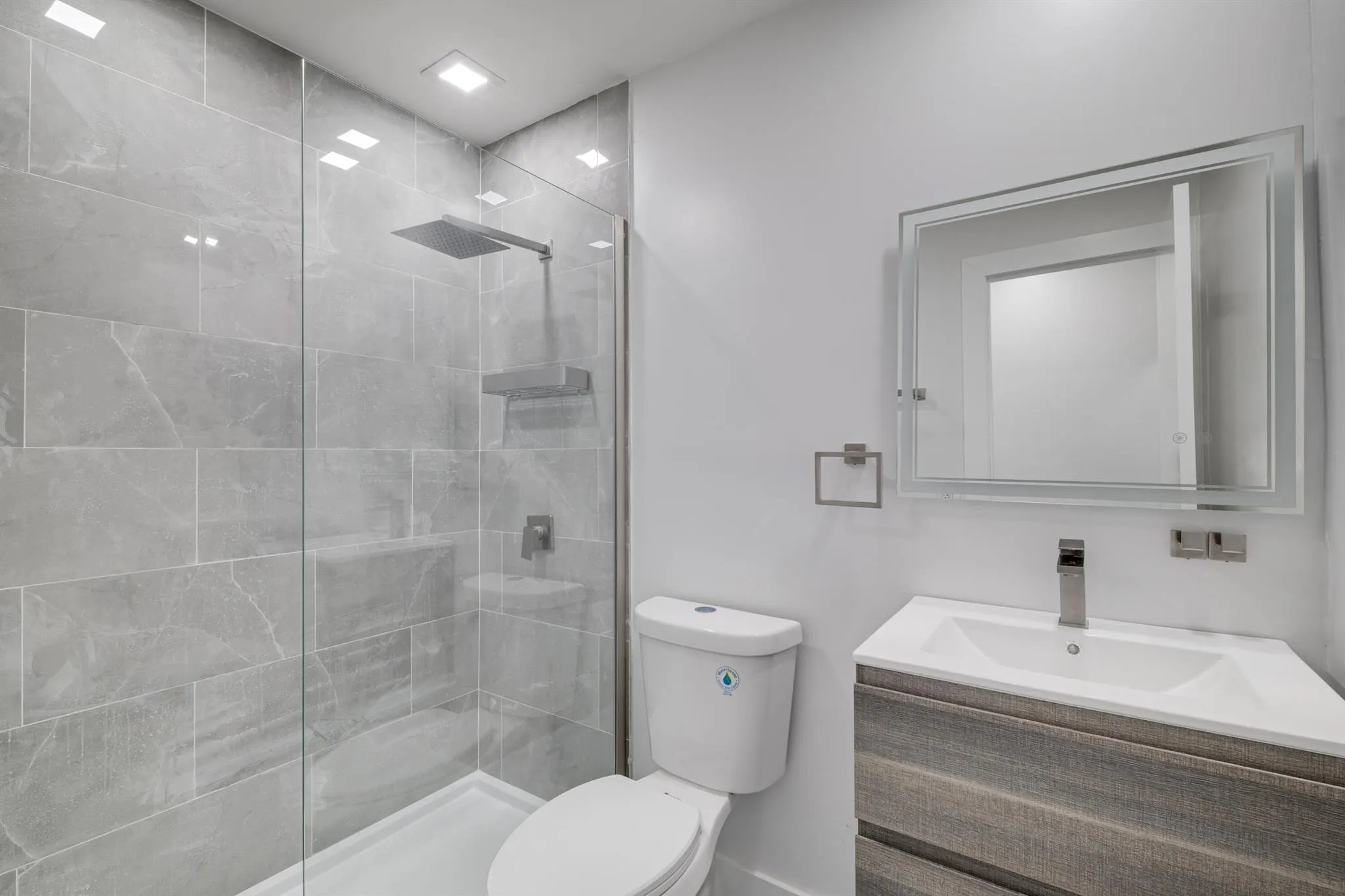 1126 NW 4th Avenue, #2