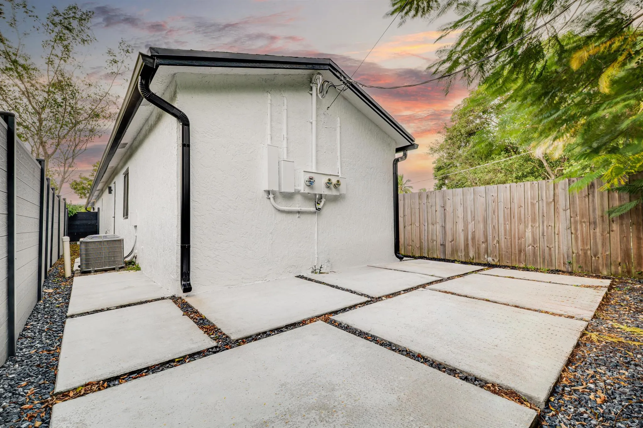 1126 NW 4th Avenue, #2