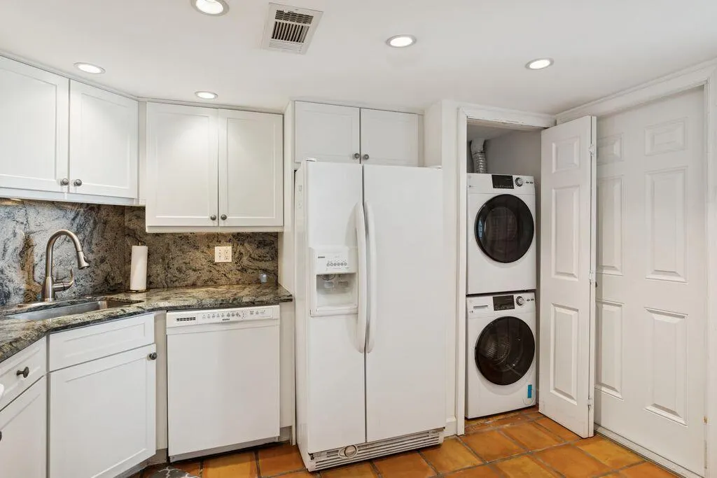 1 Harbourside Drive, #1103