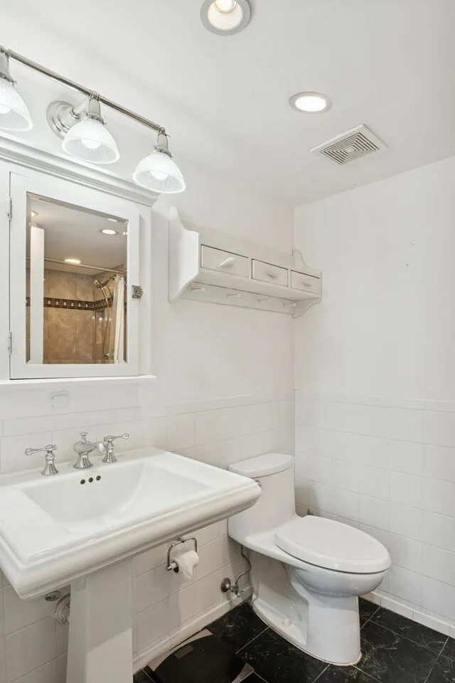 1 Harbourside Drive, #1103