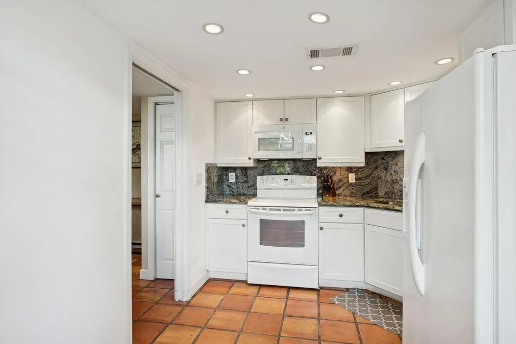 1 Harbourside Drive, #1103