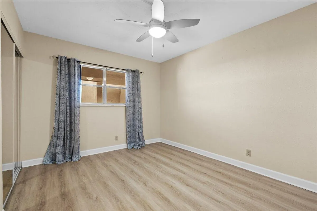 3755 Via Poinciana, #611