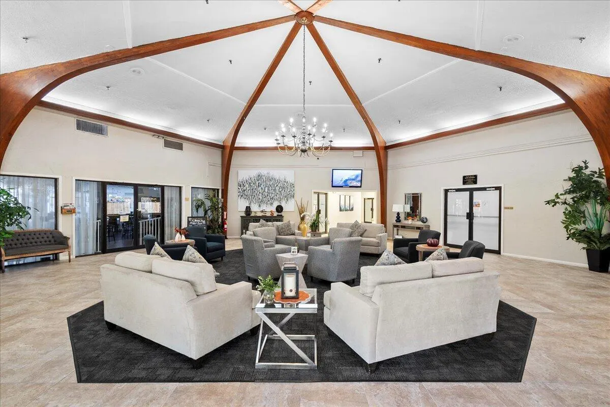 3755 Via Poinciana, #611