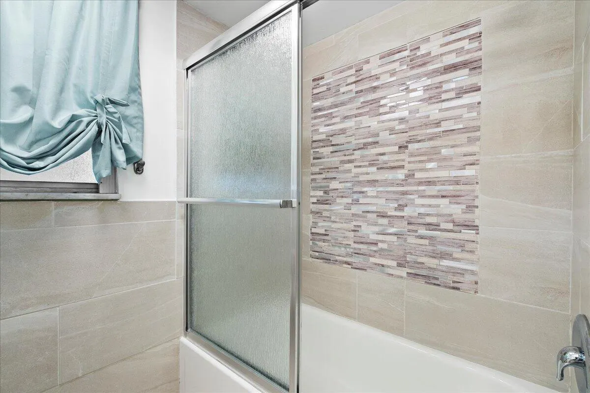 3755 Via Poinciana, #611