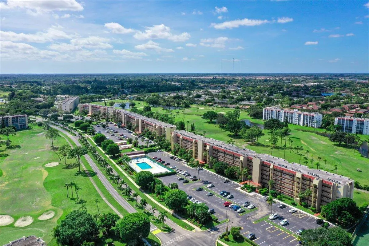 3755 Via Poinciana, #611