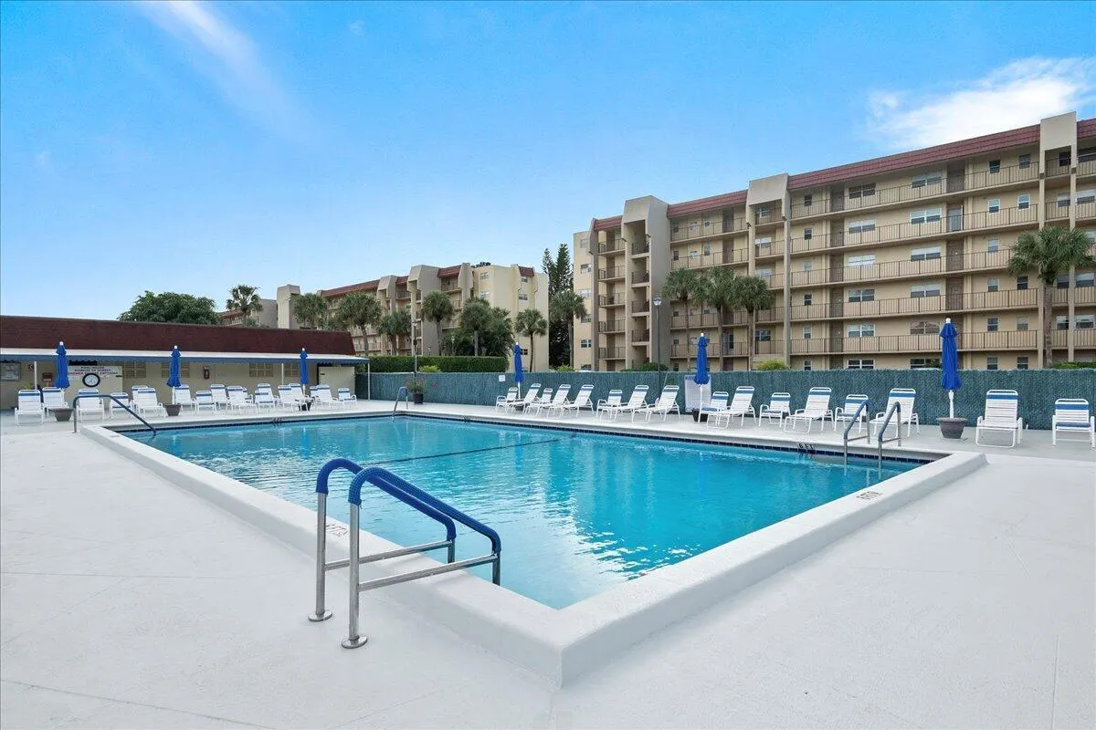 3755 Via Poinciana, #611