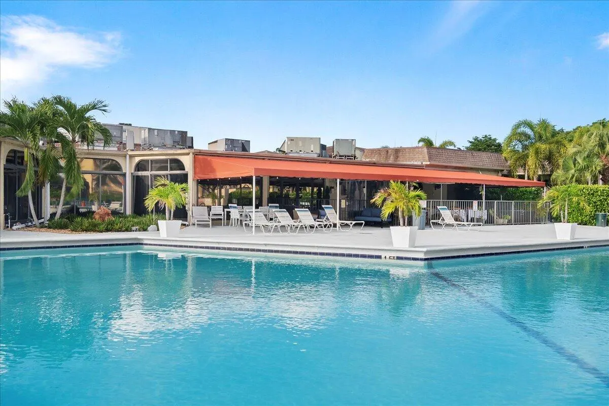 3755 Via Poinciana, #611