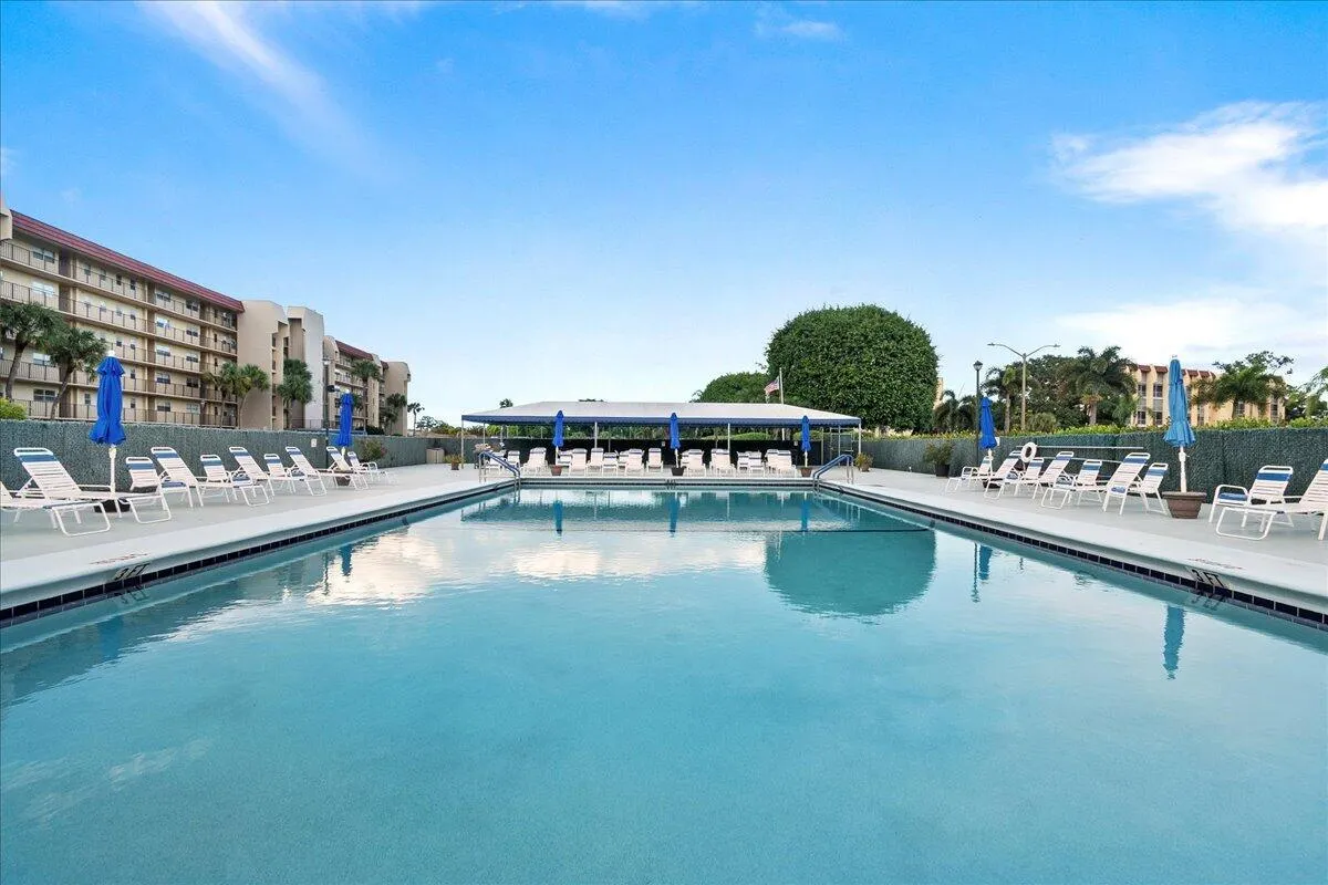 3755 Via Poinciana, #611