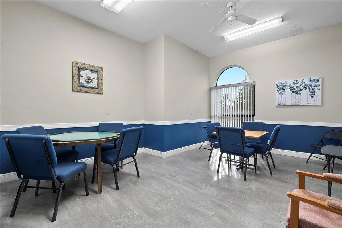 3755 Via Poinciana, #611