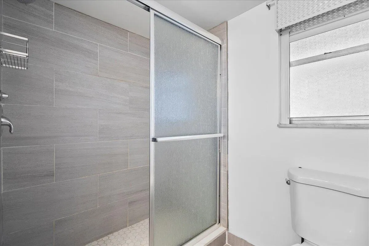 3755 Via Poinciana, #611