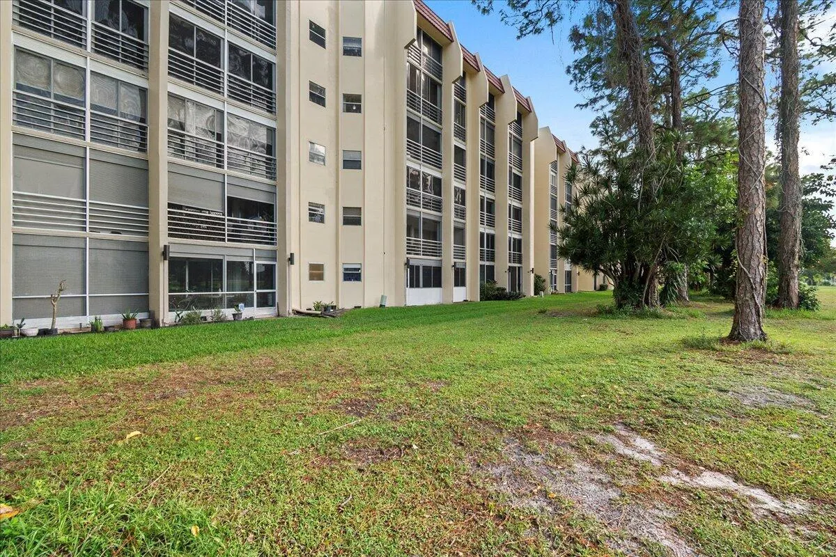 3755 Via Poinciana, #611