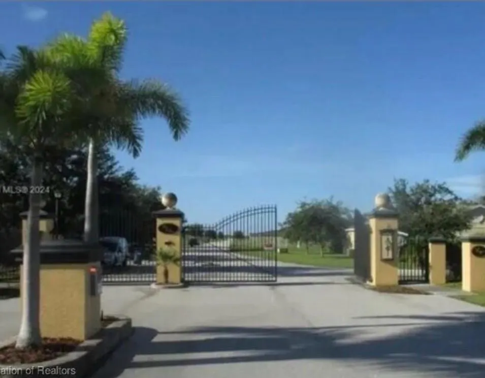 1520 Las Villas Boulevard