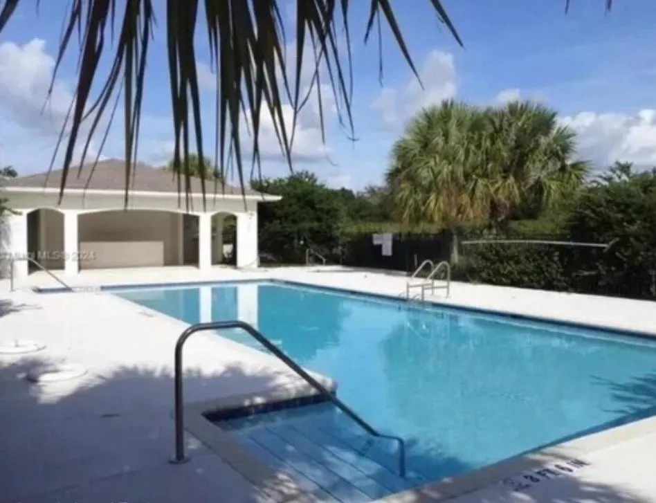 1520 Las Villas Boulevard