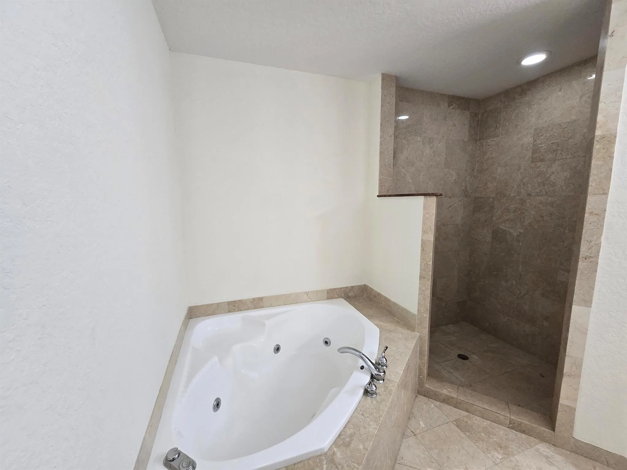 1640 Presidential Way, #403