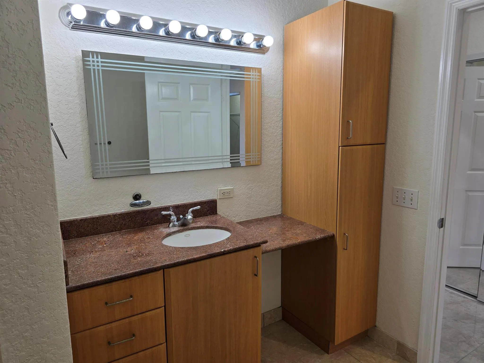 1640 Presidential Way, #403